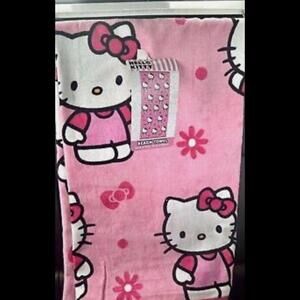 Sanrio Hello Kitty Pink Daisy Beach Towel